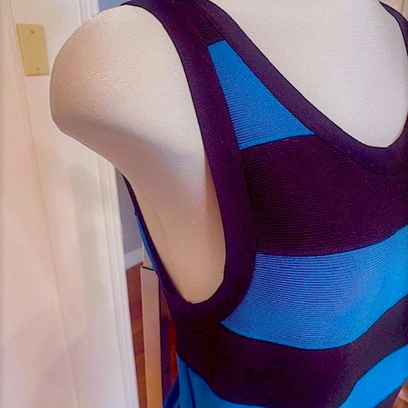 Michael Kors Sleeveless Scuba Dress - EUC - Picture 5 of 8